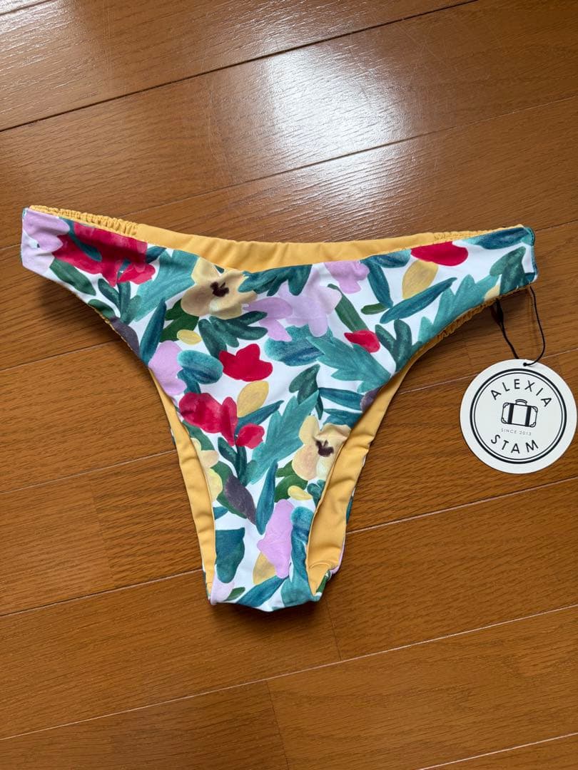 alexiastam ビキニ