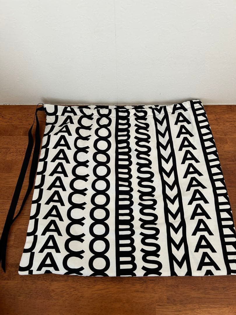 【美品】MARC JACOBS THE DUFFLE ブラックショルダーバッグ