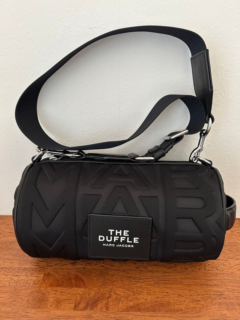 【美品】MARC JACOBS THE DUFFLE ブラックショルダーバッグ