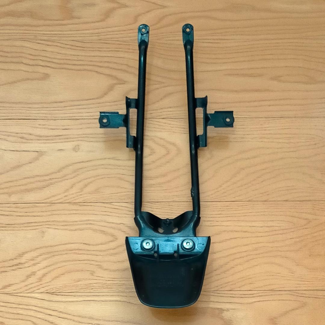 エイプ100 (型式HC07)　純正リアフェンダーステー　三角マーク