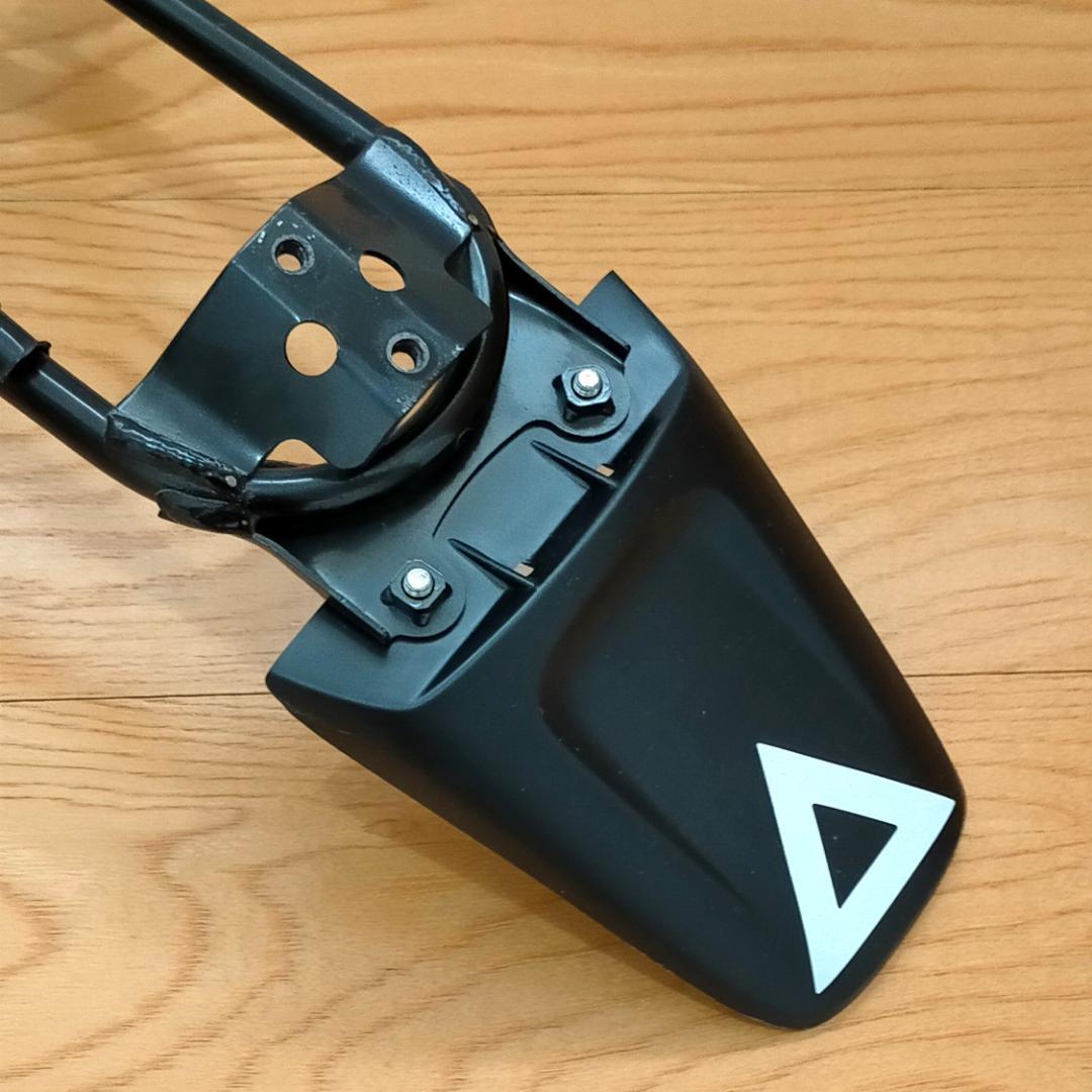 エイプ100 (型式HC07)　純正リアフェンダーステー　三角マーク