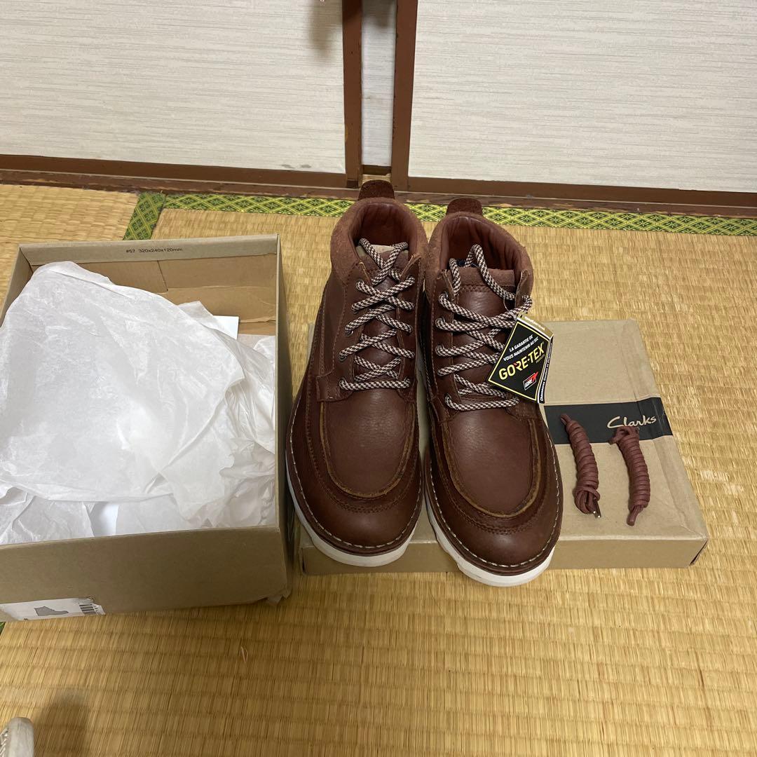 Clarks ブラウンレザーブーツ