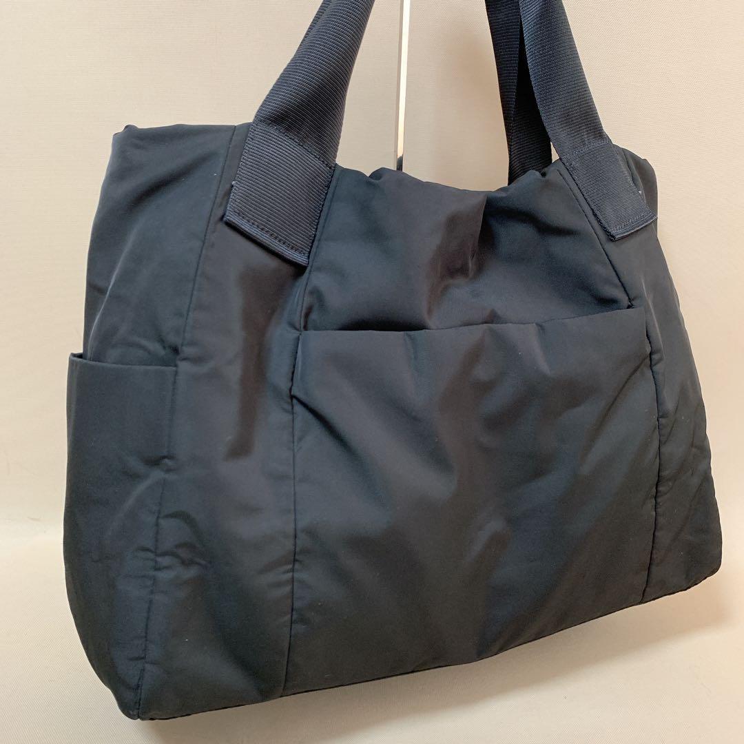 イアパピヨネ 《大容量/撥水》ショルダー付き樹脂パーツトートバッグ ブラック L