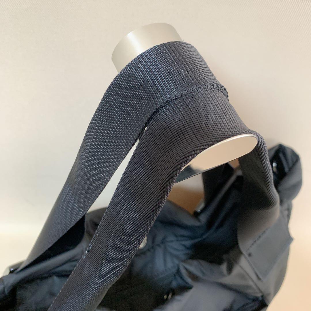 イアパピヨネ 《大容量/撥水》ショルダー付き樹脂パーツトートバッグ ブラック L