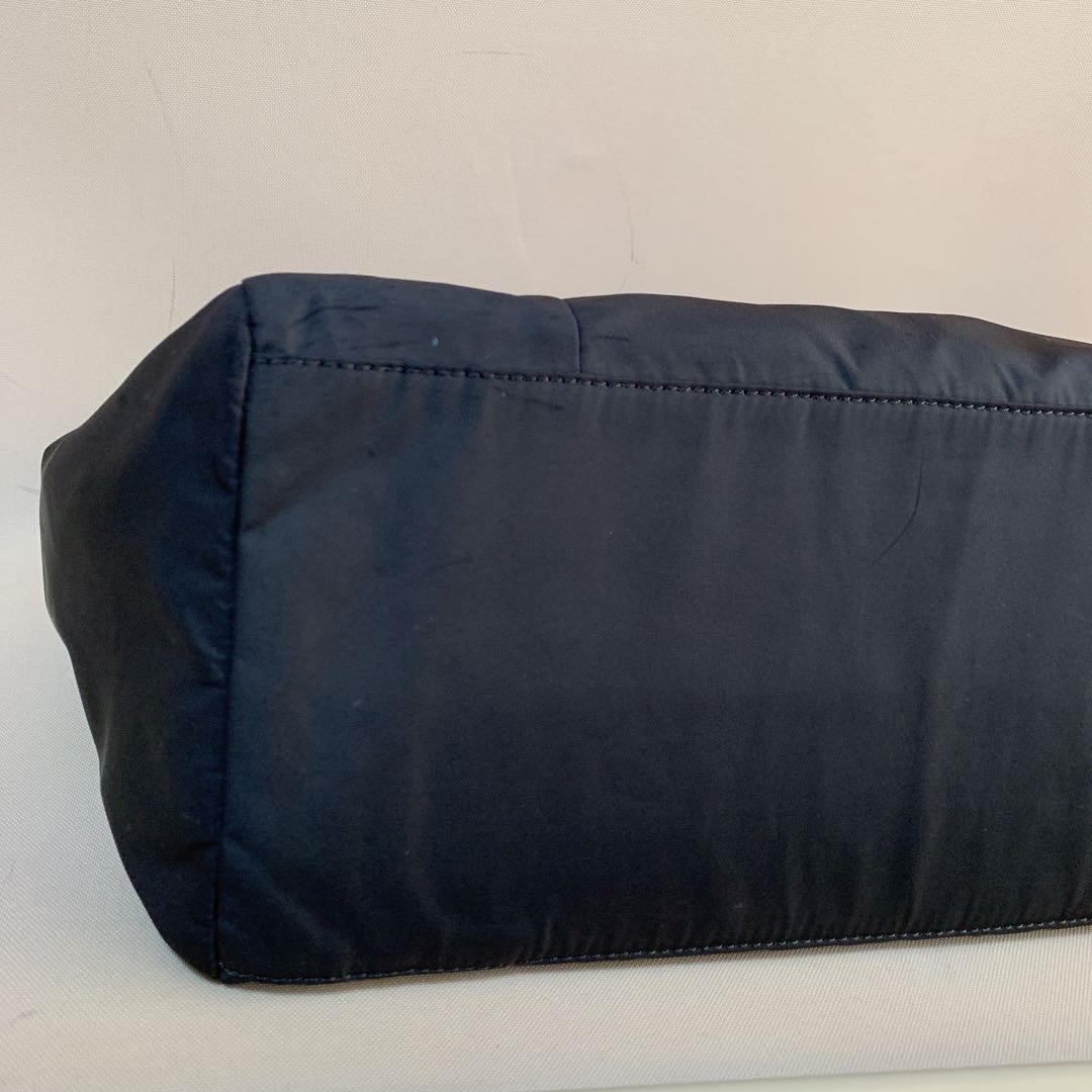 イアパピヨネ 《大容量/撥水》ショルダー付き樹脂パーツトートバッグ ブラック L