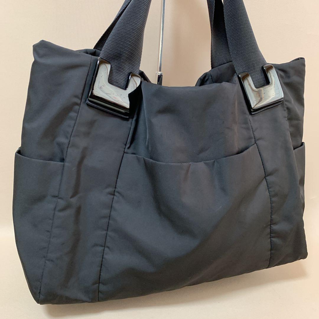 イアパピヨネ 《大容量/撥水》ショルダー付き樹脂パーツトートバッグ ブラック L