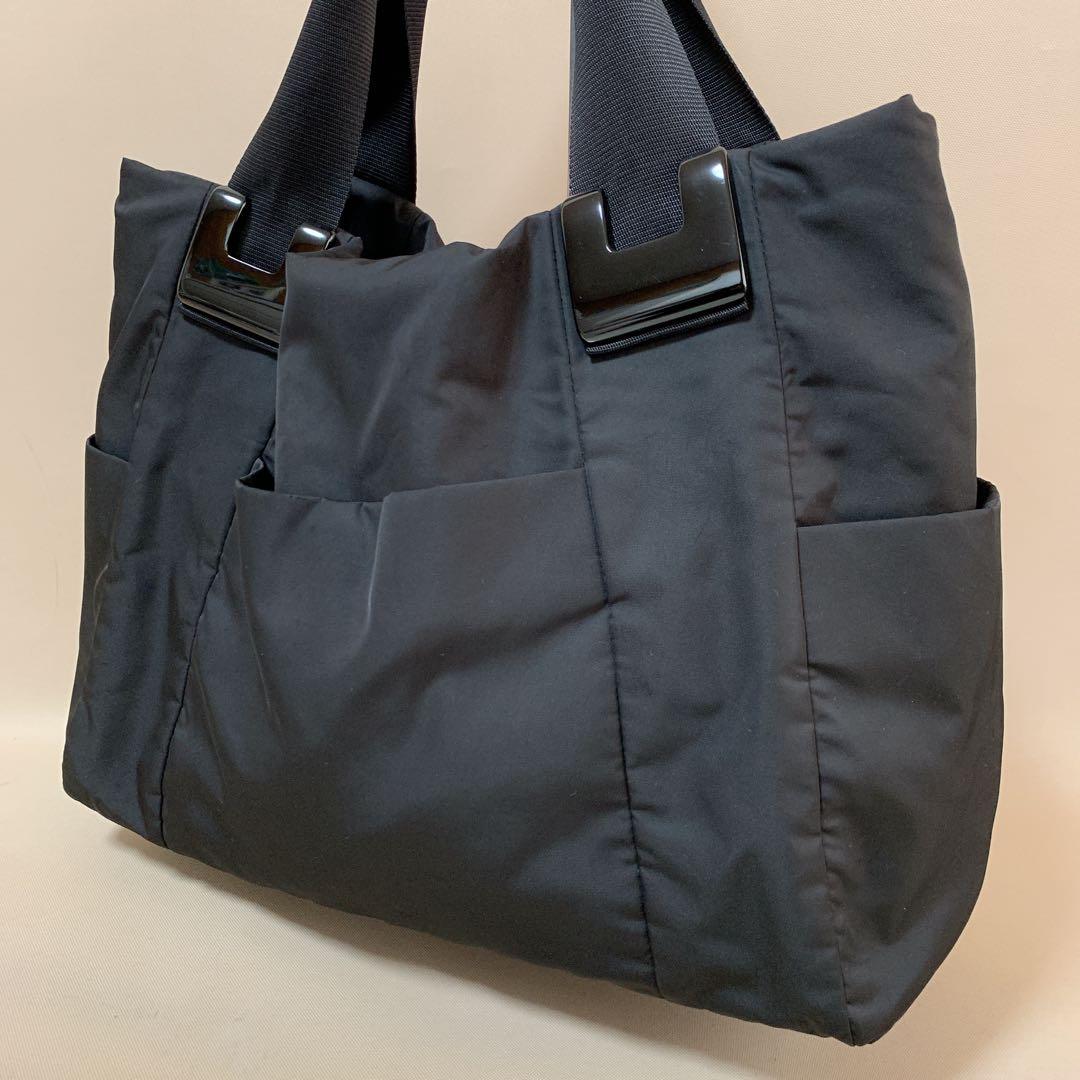 イアパピヨネ 《大容量/撥水》ショルダー付き樹脂パーツトートバッグ ブラック L