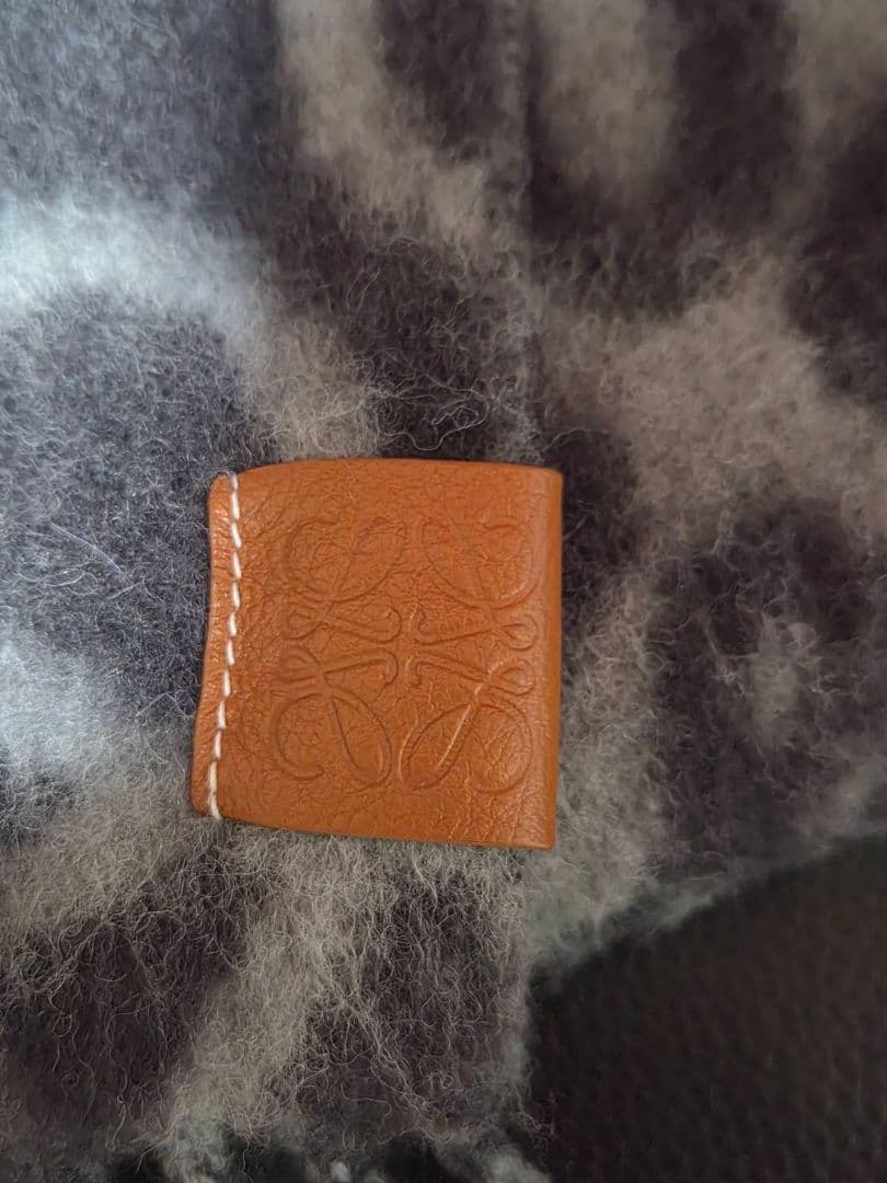 LOEWE グレー系 フリンジ付きマフラー