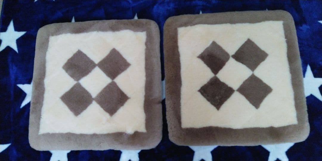 ExcelHuman　エクセルヒューマン　ムートン座布団　二枚　新品　51㎝