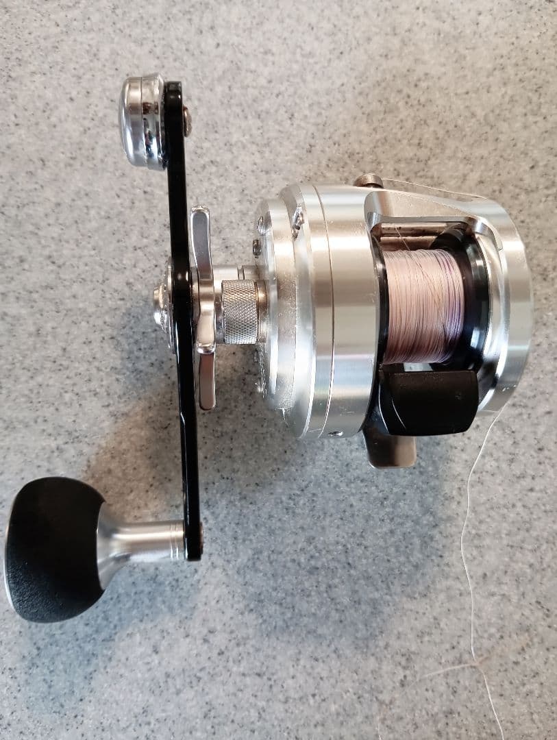 シマノ ベイトリールOCEA カルカッタ201HG　ハンドルはレアです!