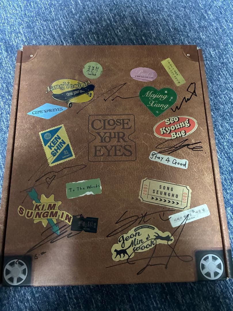 CLOSE YOUR EYES アルバム