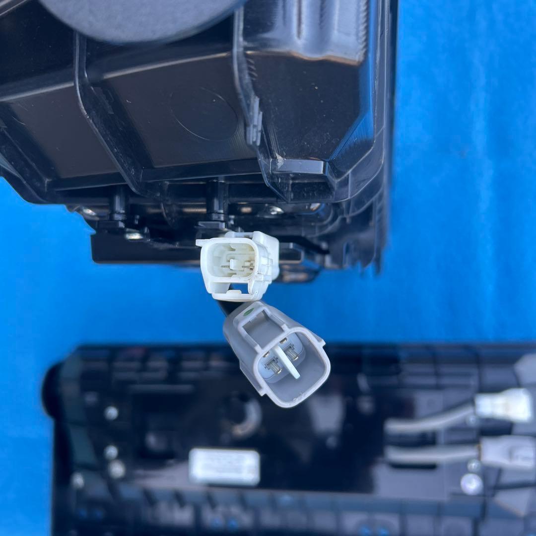 ③ 小糸LEDテールランプ 左右セット　新車外し 25W ノーマルターン