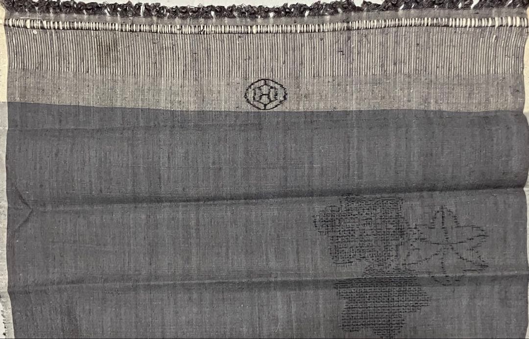 本場結城紬 重要無形文化財 百山亀甲 小紋 葉文 楓 錫色 証紙 イ6440