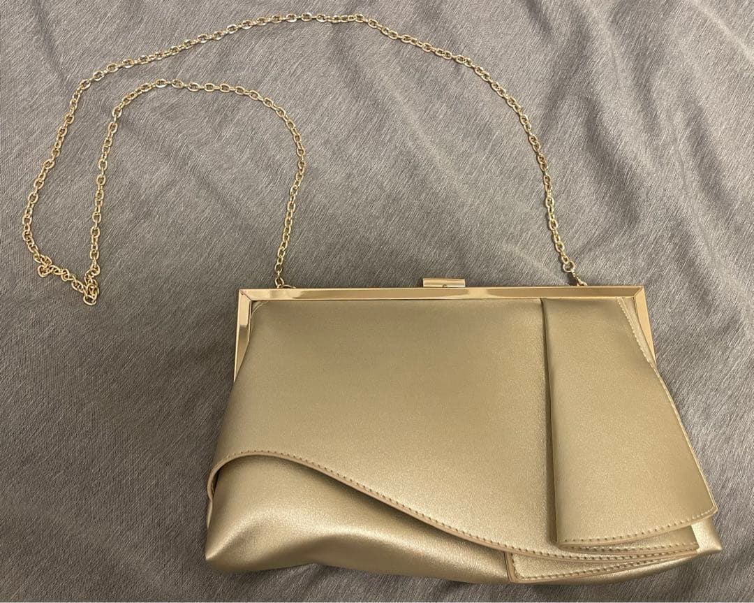 AIMER/エメ　フレアタッククラッチバッグ