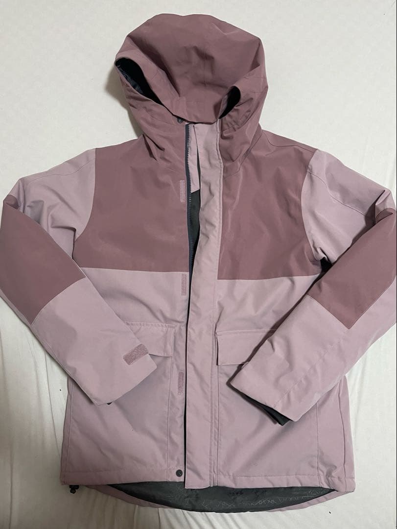 女性用スノーボードウェア 上下セット　ピンクとホワイト