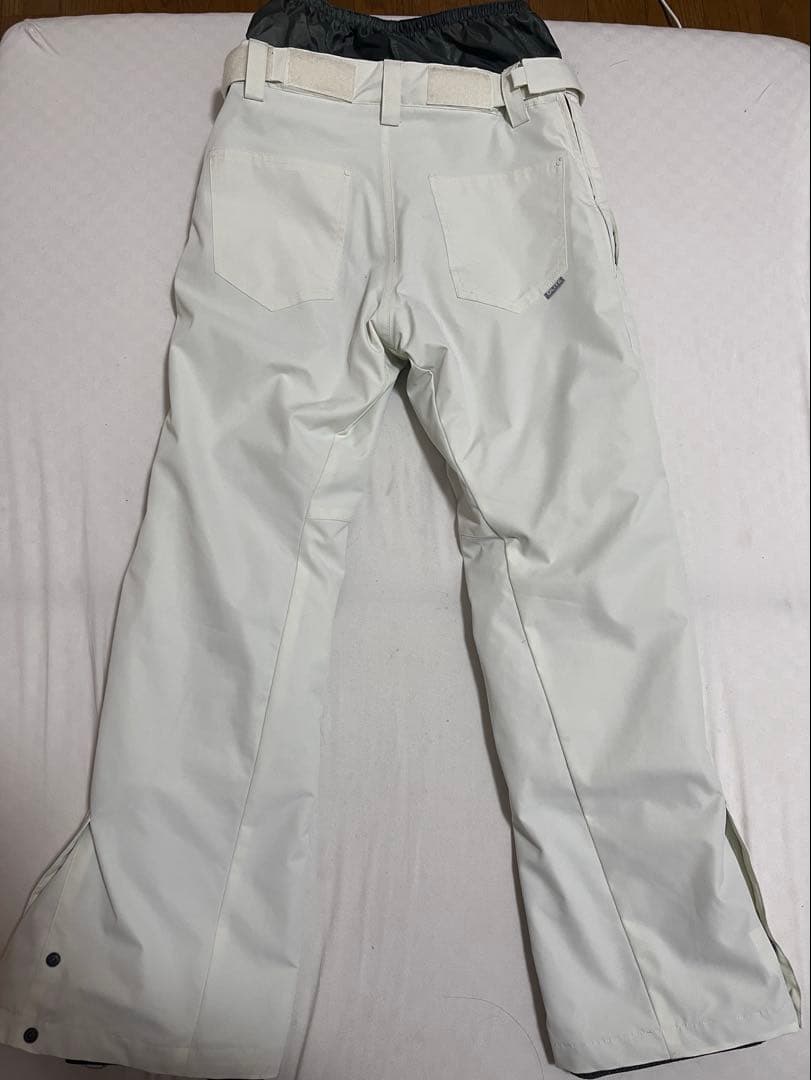 女性用スノーボードウェア 上下セット　ピンクとホワイト