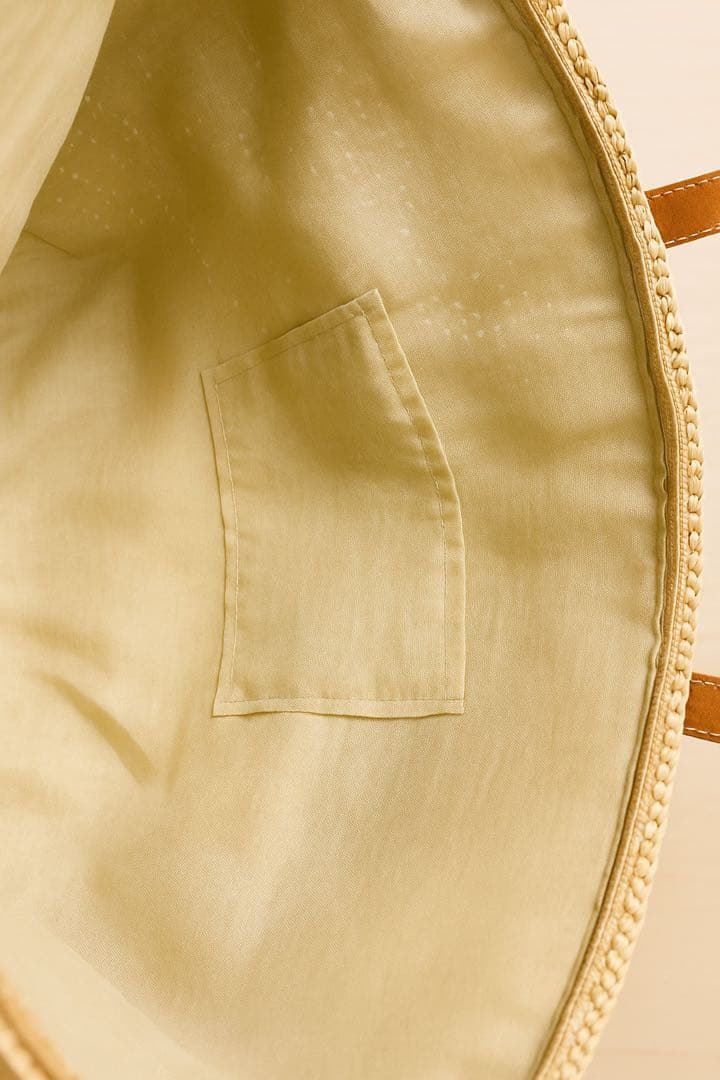 Made in マダガスカル　職人手編みラフィアかごバッグ(新品未使用)