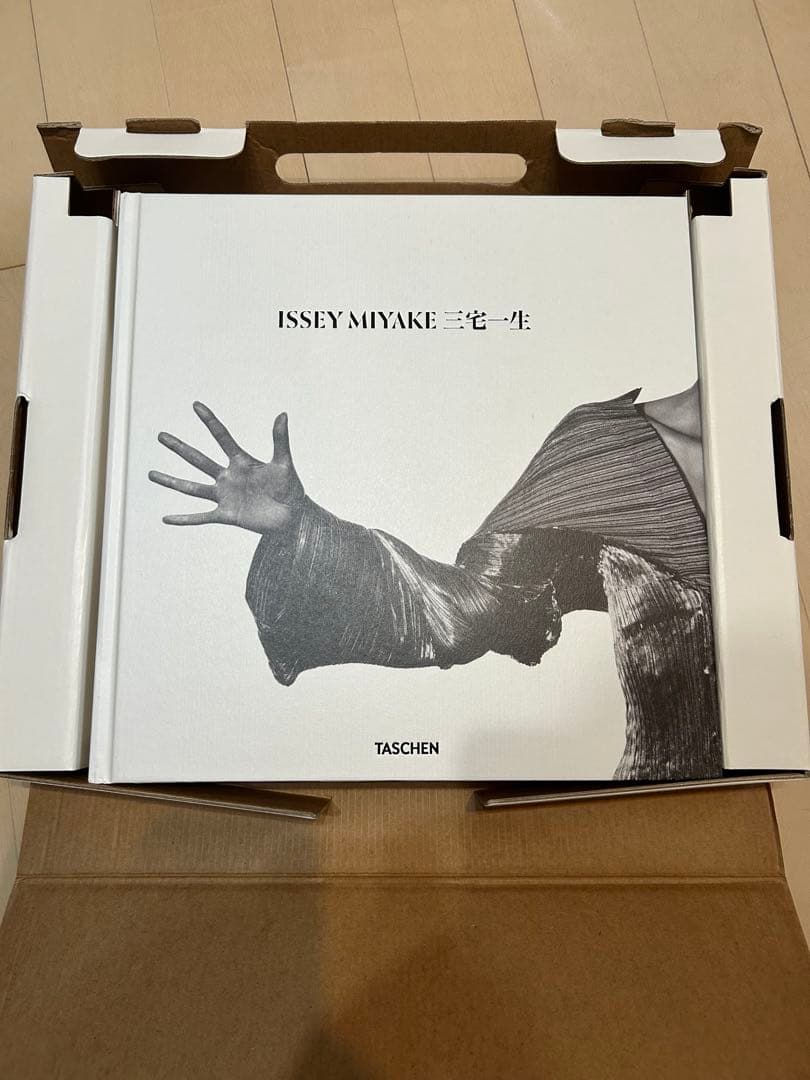 ISSEY MIYAKE三宅一生 TASCHEN 大型アートブック未開封