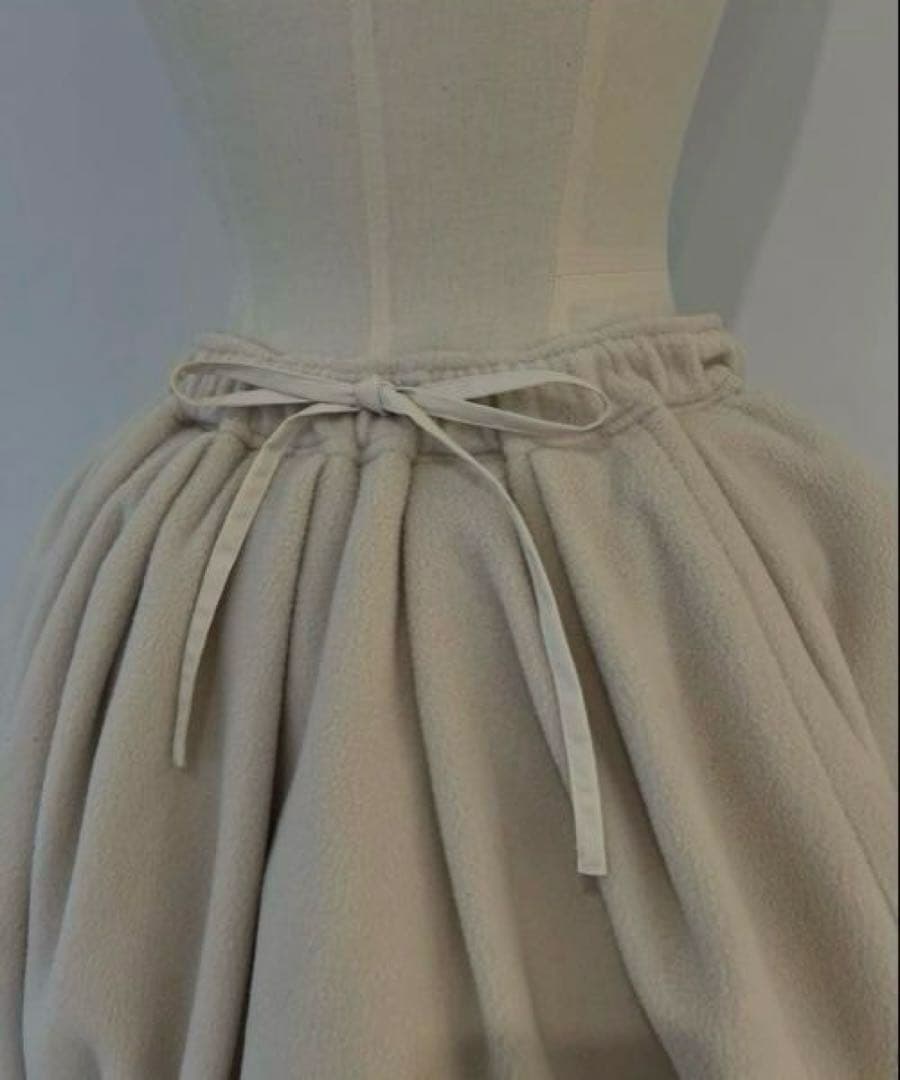 新品タグ付き✴︎ロージーモンスター✴︎スノーパフフリーススカートクリームフリーサイズ