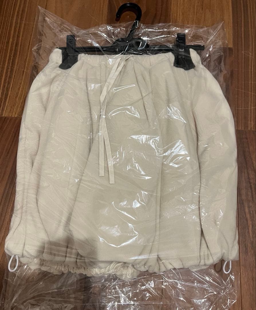 新品タグ付き✴︎ロージーモンスター✴︎スノーパフフリーススカートクリームフリーサイズ