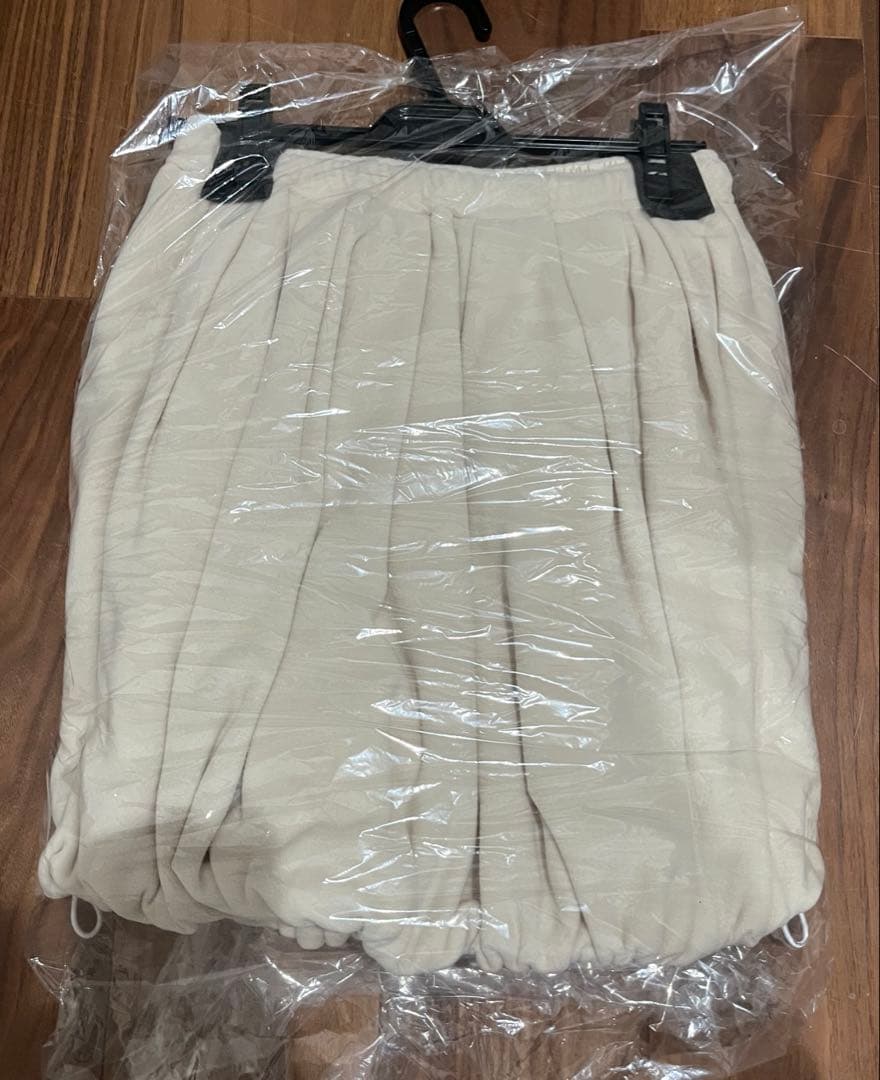 新品タグ付き✴︎ロージーモンスター✴︎スノーパフフリーススカートクリームフリーサイズ