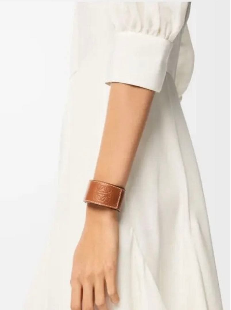 ☆新品未使用☆ LOEWE スラップブレスレット　タン　レザーバングル