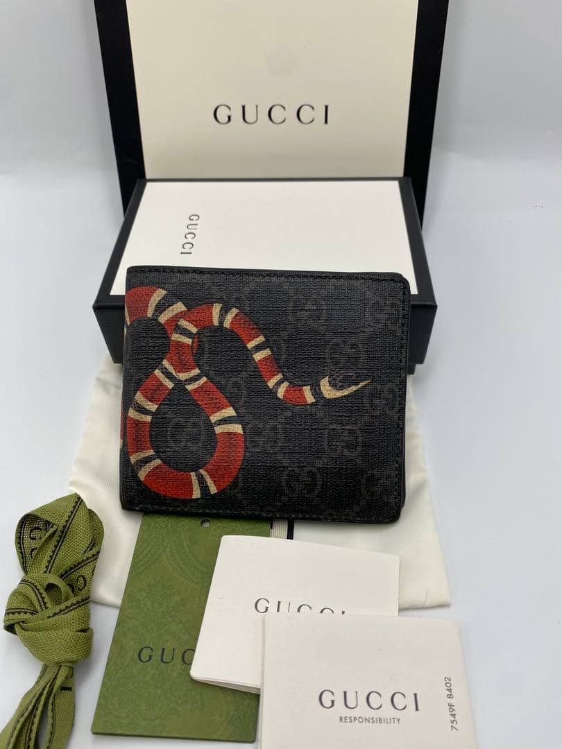 人気品‼美品 グッチ 折り財布 GGスプリーム　スネーク ヘビ 蛇 ブラック