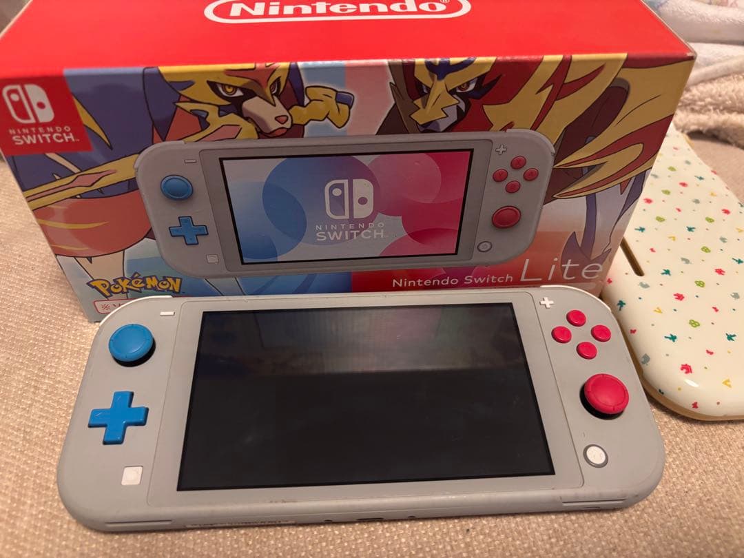 Nintendo Switch Lite ポケモンデザイン　カバー付き