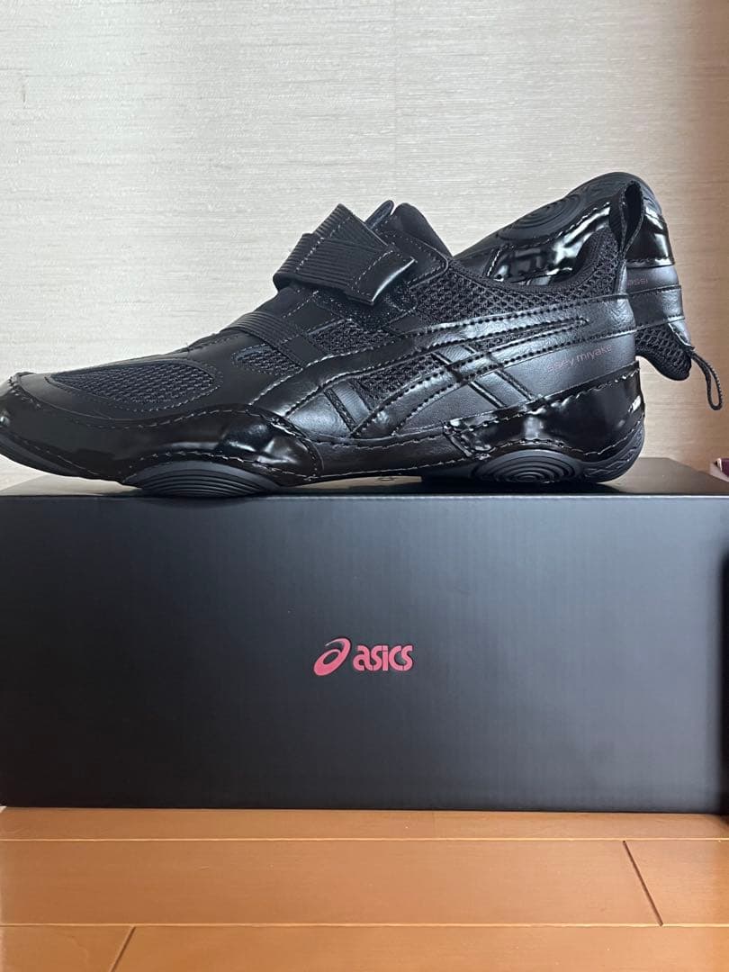 ISSEY MIYAKE × Asics Hyper Taping Black