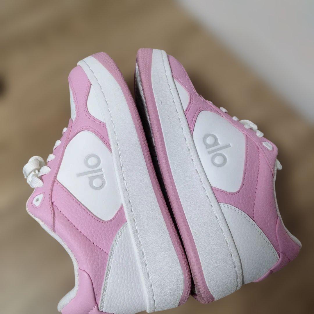 alo yoga ピンクリカバリーモードスニーカー　新品靴紐付き22.5cm