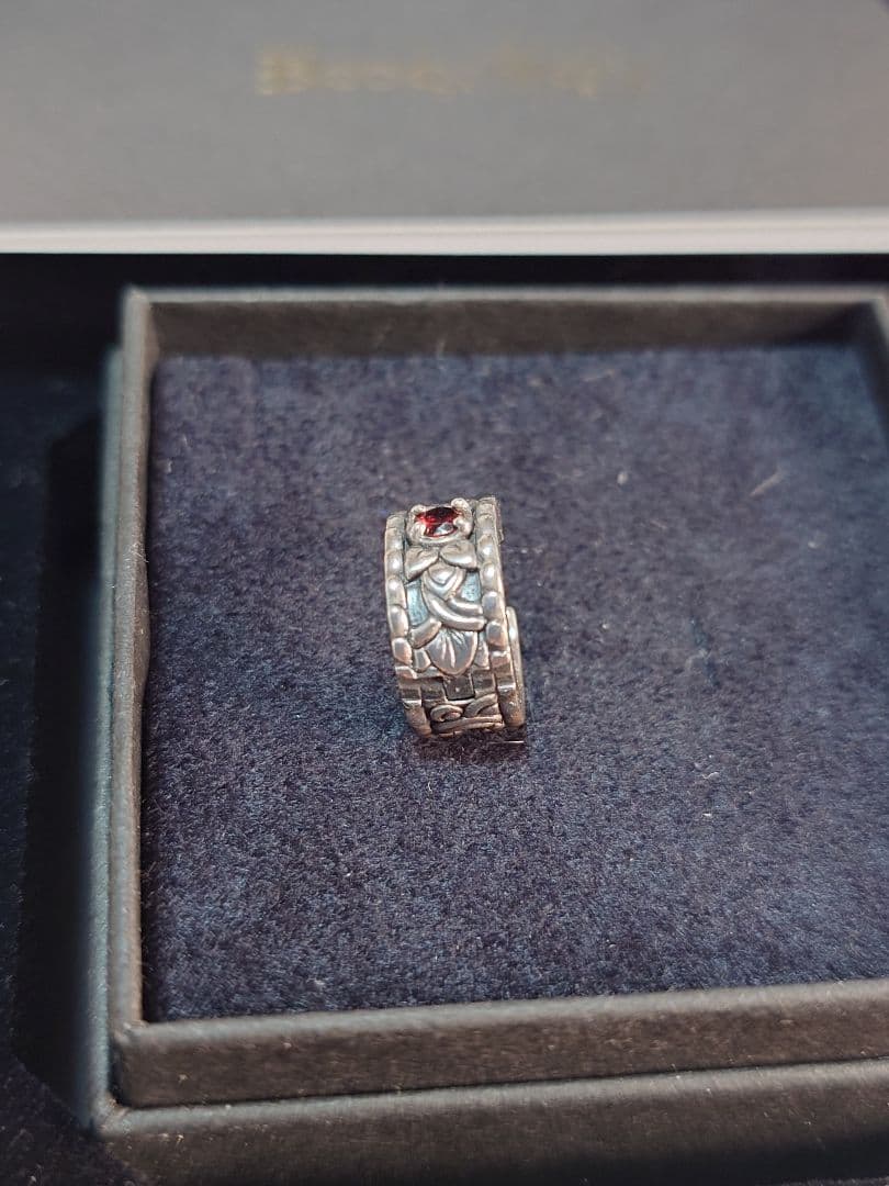 ブラッディマリー　ブッディストランプピアス　ガーネット