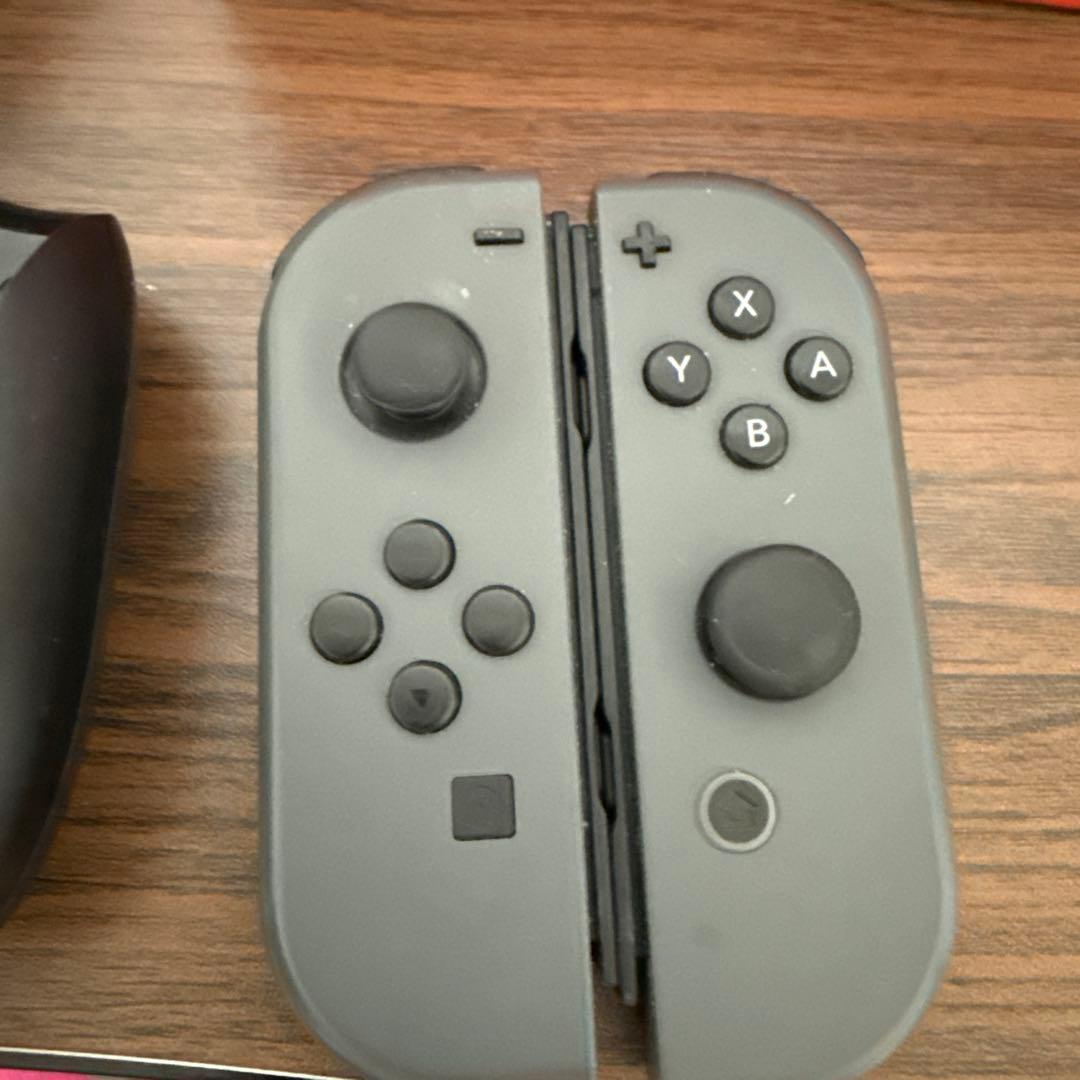 Nintendo Switch本体【ジョイコン付属品付き】
