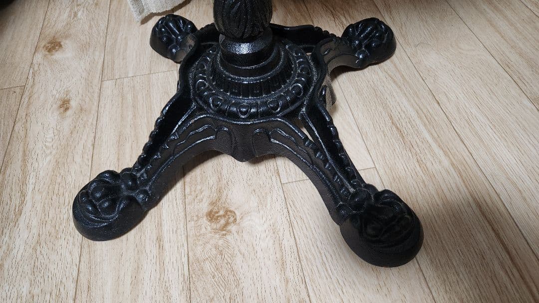 アンティーク　サイドテーブル　アイアン脚