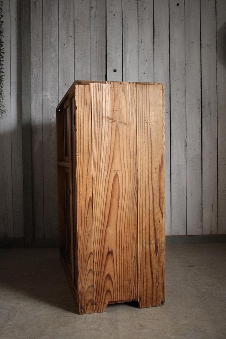 古い木枠のモールガラス戸棚　収納棚　食器棚　キャビネット　古家具