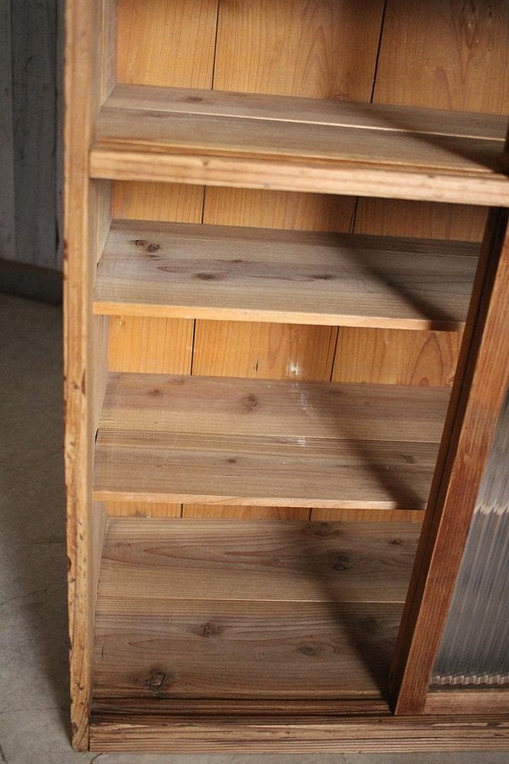 古い木枠のモールガラス戸棚　収納棚　食器棚　キャビネット　古家具
