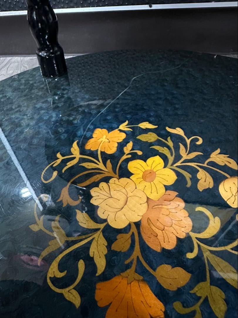 demain italy collection 花柄装飾のテーブル