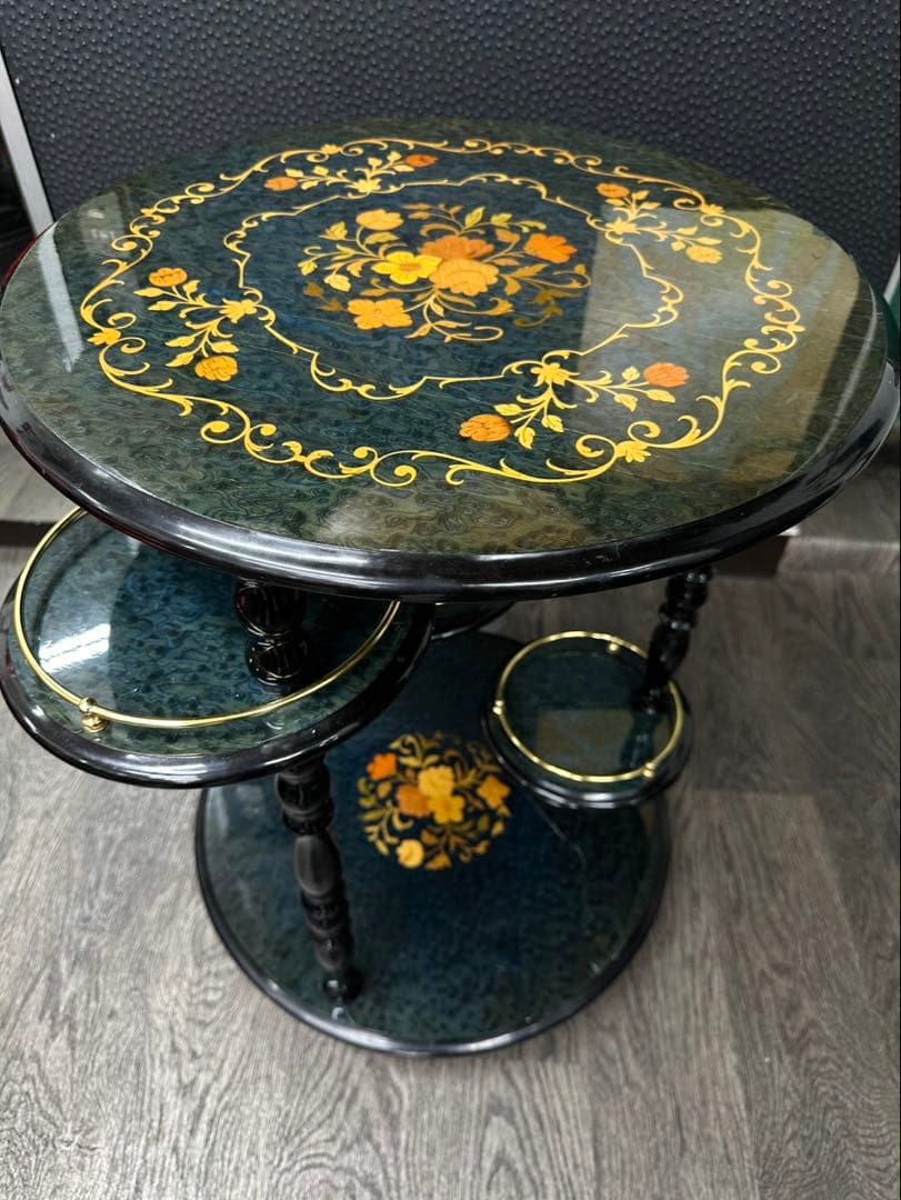 demain italy collection 花柄装飾のテーブル