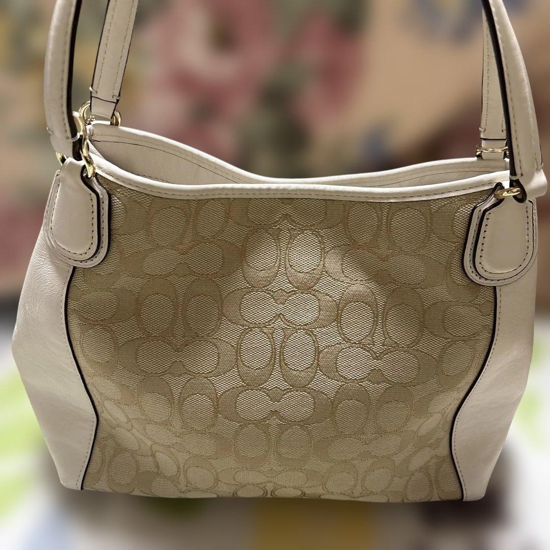 Tomomi　　COACH ハンドバッグ ベージュ ロゴ入り　2way