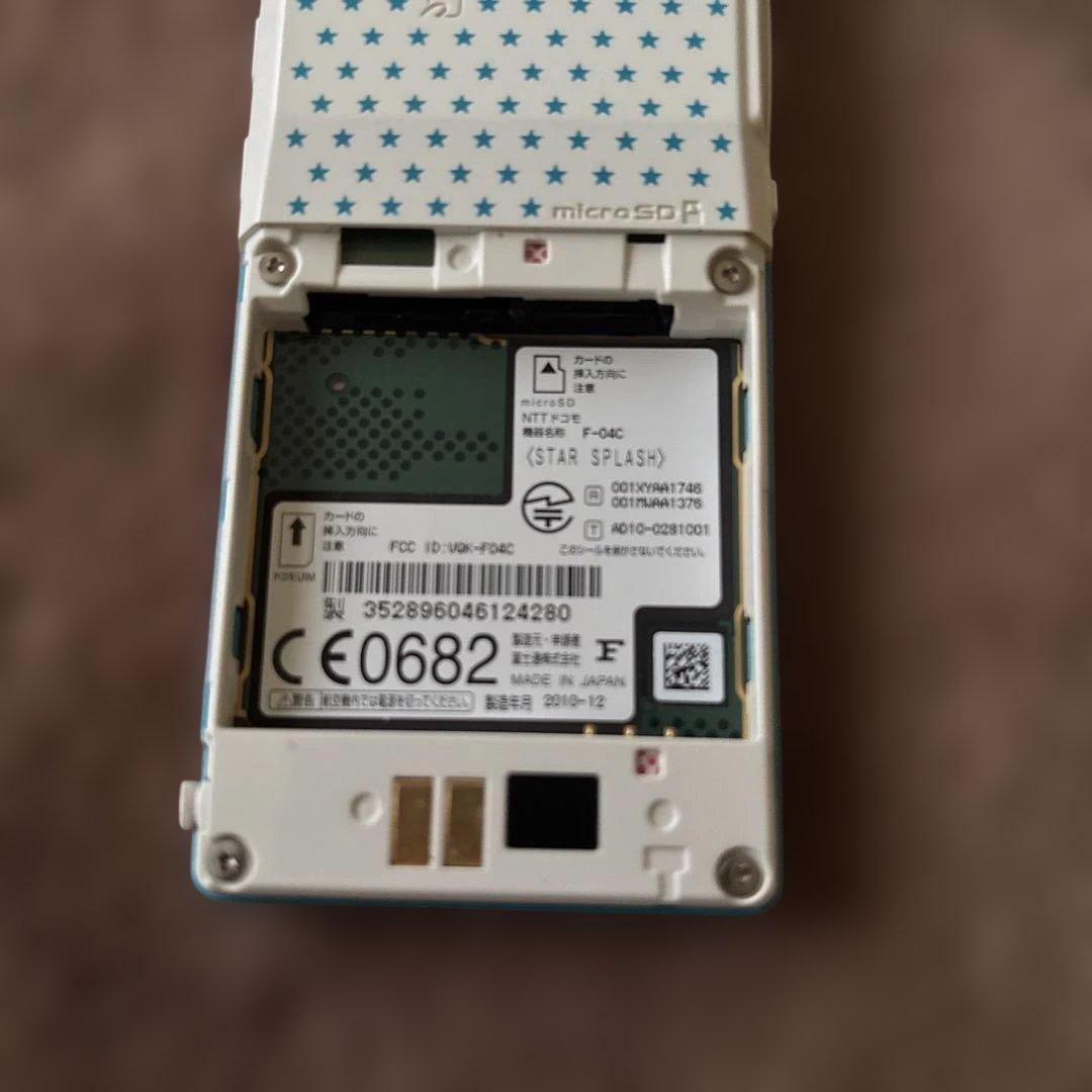 携帯電話本体 docomo STYLE series F-04C STAR SPLASH