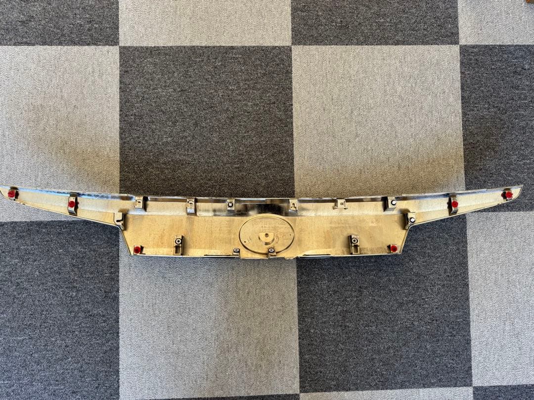 アルファード30系後期 純正リアガーニッシュ エンブレム付き