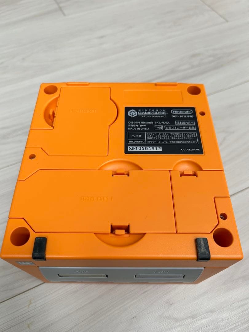 Nintendo ゲームキューブ本体 オレンジ コントローラー　ソフト2枚セット