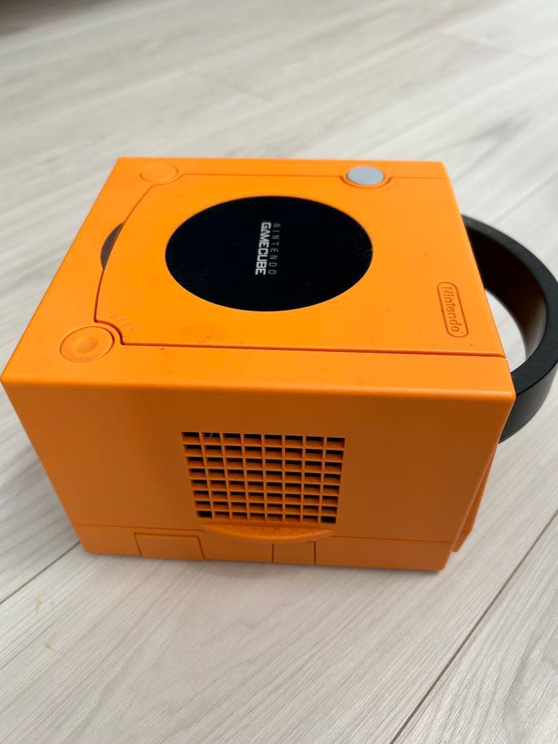 Nintendo ゲームキューブ本体 オレンジ コントローラー　ソフト2枚セット