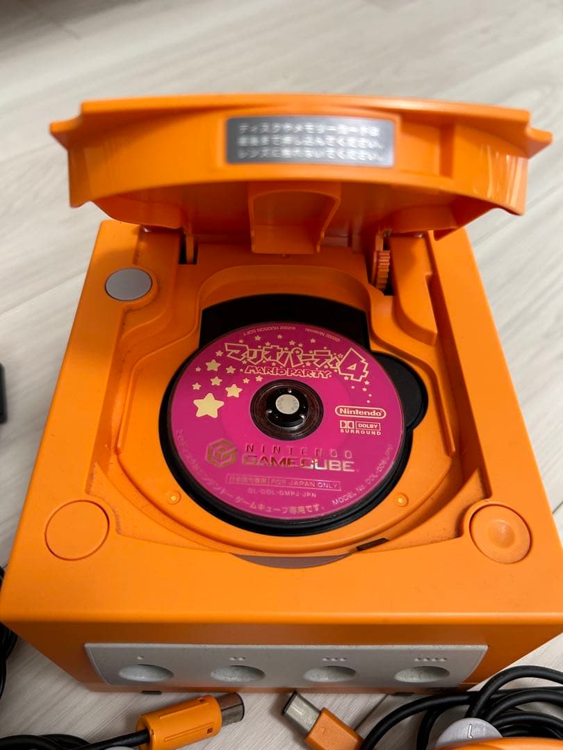 Nintendo ゲームキューブ本体 オレンジ コントローラー　ソフト2枚セット