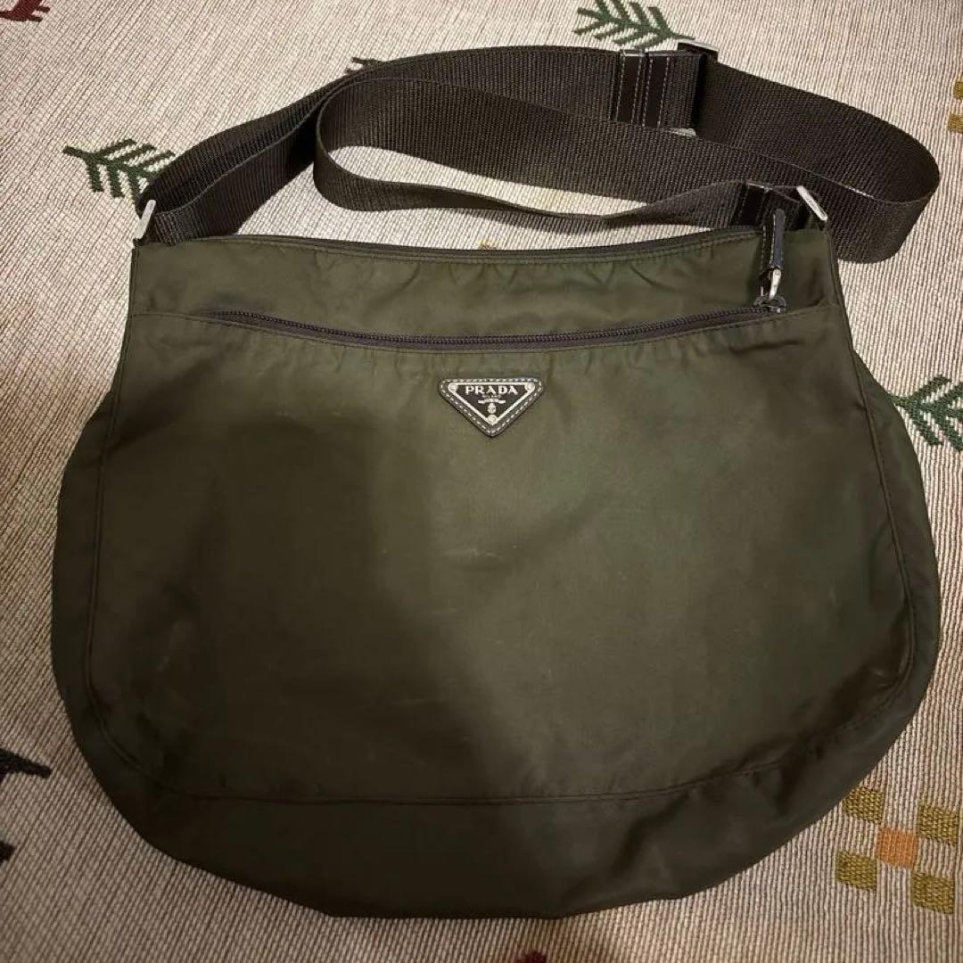 PRADA カーキ　ショルダーバッグ