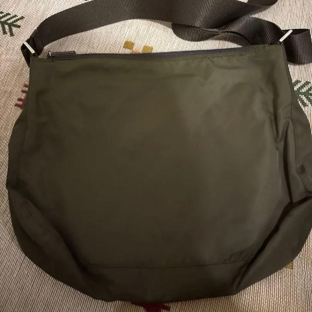 PRADA カーキ　ショルダーバッグ