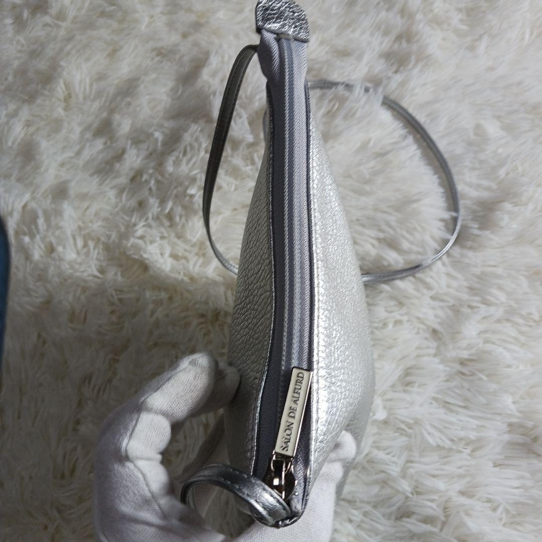 サロンドアルファード　ショルダーバック　シルバー スマイル　ポシェット