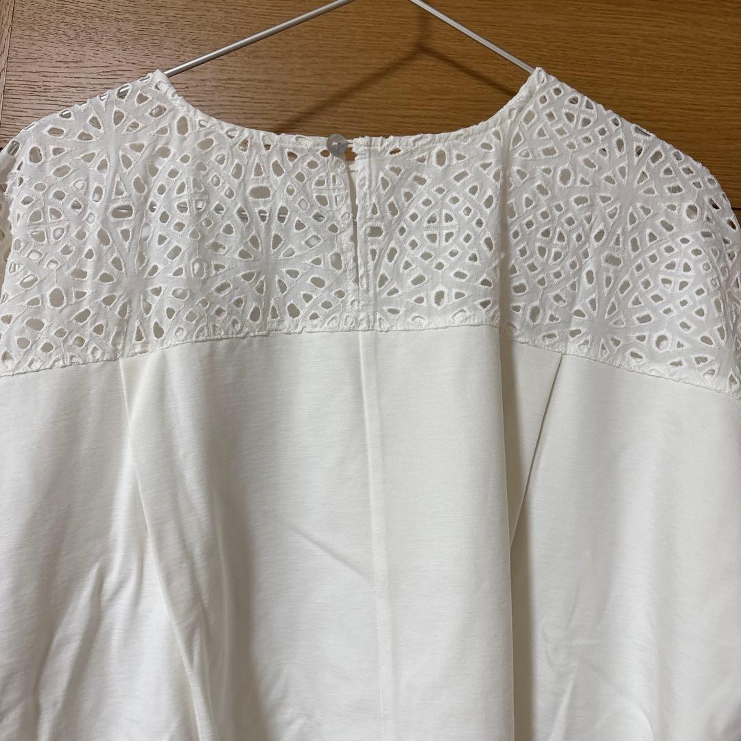 カットレース使いの長め丈カットソー