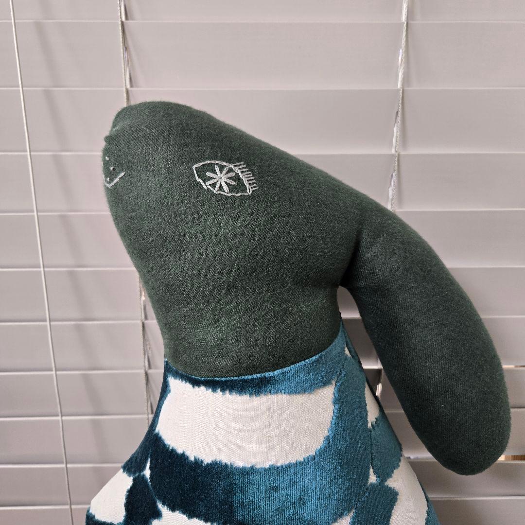 ミナペルホネン usagi cushion・どんなインテリアにも馴染む深緑色♪