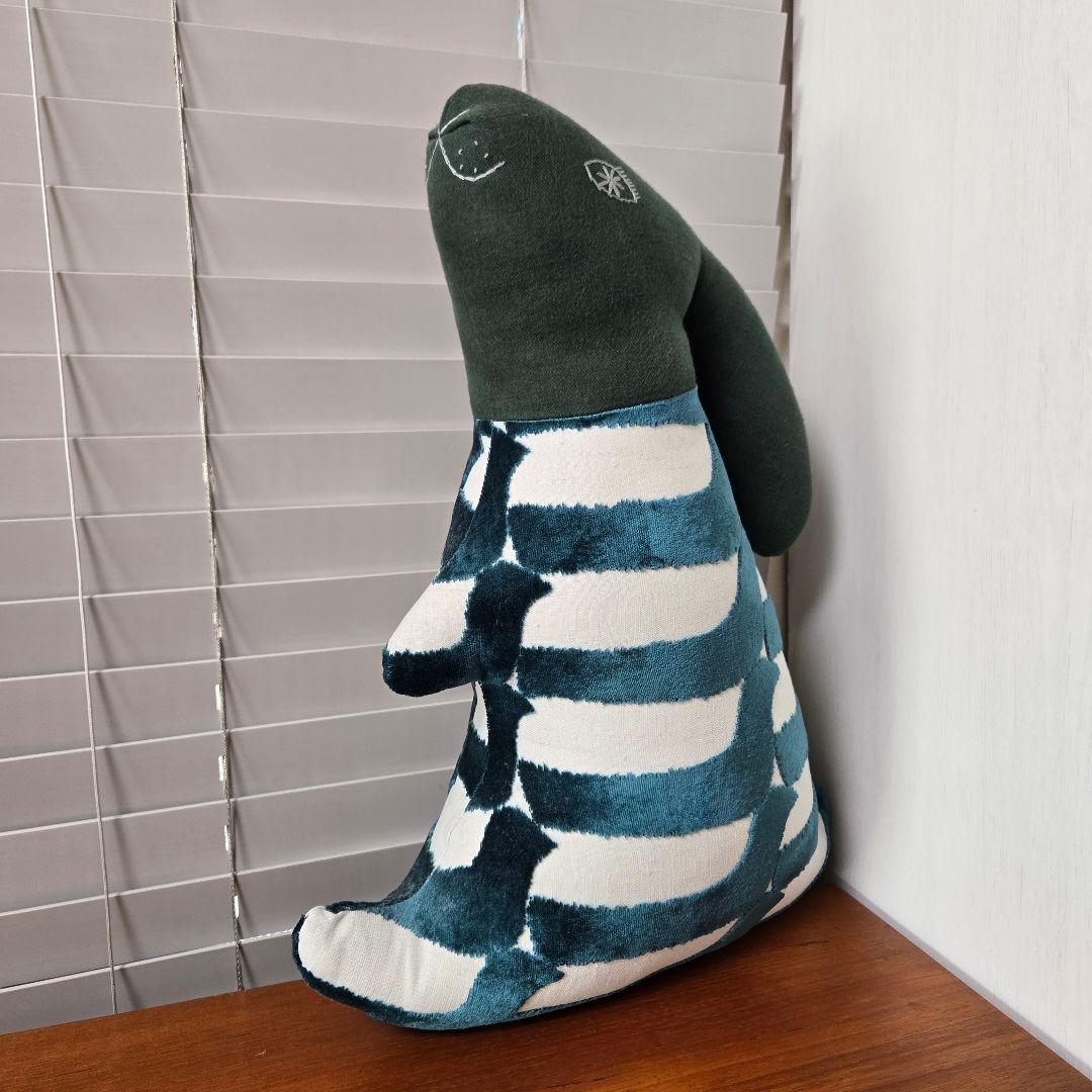 ミナペルホネン usagi cushion・どんなインテリアにも馴染む深緑色♪