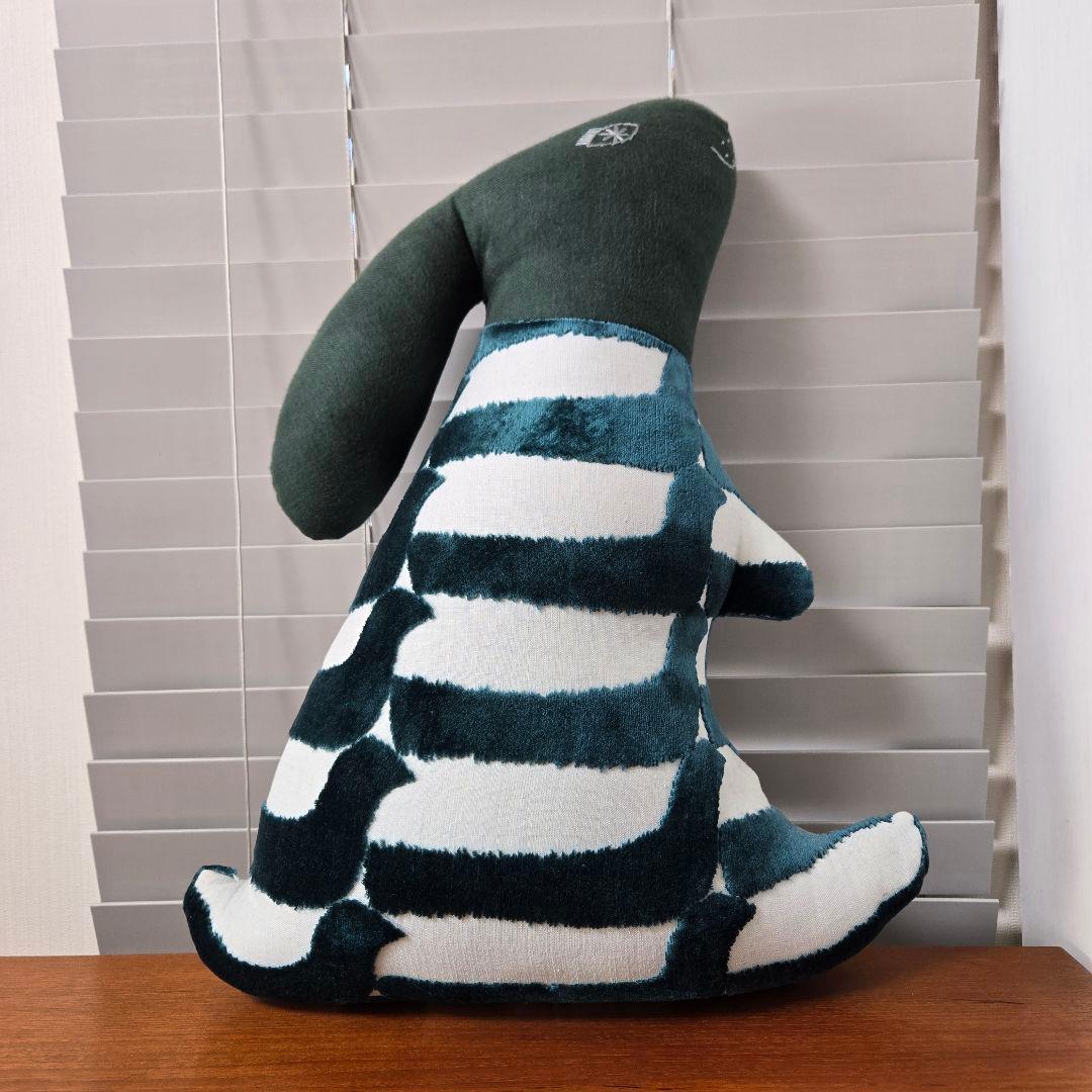 ミナペルホネン usagi cushion・どんなインテリアにも馴染む深緑色♪